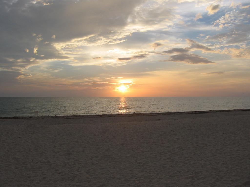A Beach Retreat On Casey Key 2*