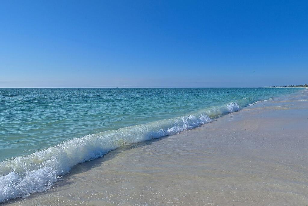 A Beach Retreat On Casey Key 2*